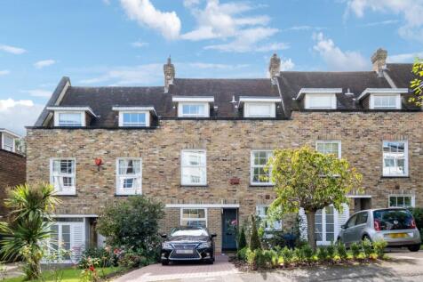 Newly refurbished, four bedroom townhouse in a prime location in Wimbledon.