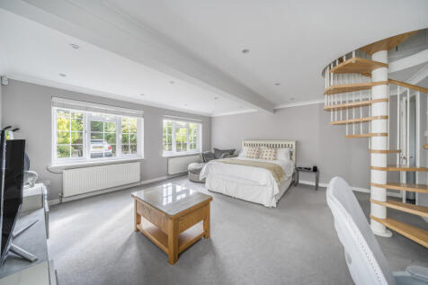 1357500-7-68d2d66...