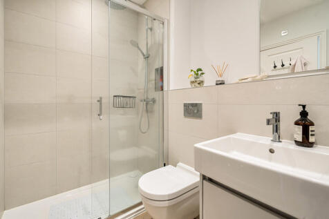 1371935-6-68f766f...