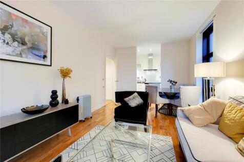 A two bedroom West facing modern apartment in this popular development which has been furnished to a high standard. The property further benefits from a private balcony and concierge. Minutes from Sou