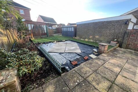 REAR GARDEN 3.jpg