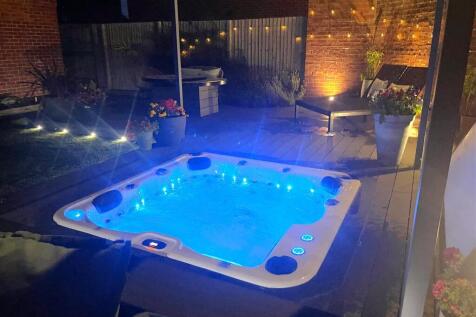 The Hot Tub.jpeg