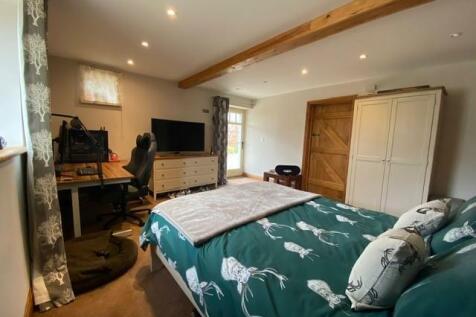 grananry bedroom 1.jpg