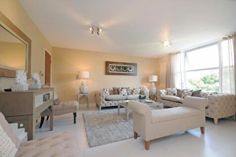 Three Bedroom, Three Bath/Shower Room Third Floor