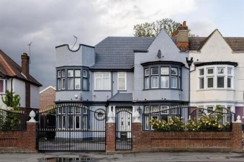 Aldersbrook Road, E12