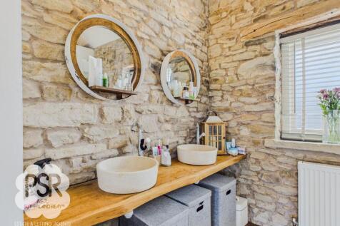 Principal En-Suite Bathroom