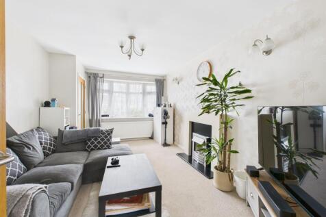 2. CAM04922G0-PR0111-STILL001