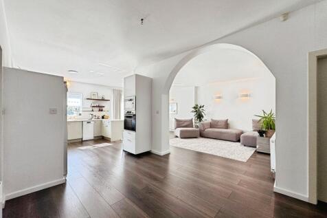Lounge/kitchen/dining area