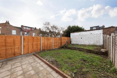 Leasowes Road E10