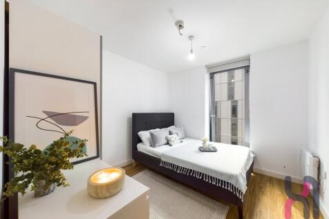 AVAILABLE 31ST AUGUST! Fully Furnished Apartments On-site Gym On-site Cinema Room Communal Dining Area Overnight Security Sainbury’s is next door Transport links right outside the building