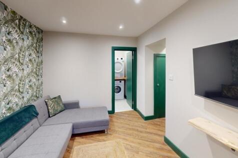 6 Bedroom Terraced in BA2 1SD