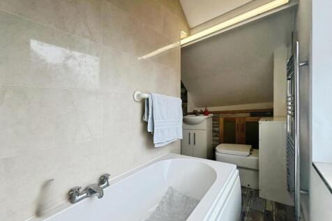 Flat 2 Bathroom