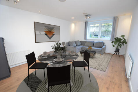 Lounge/ Dining Room