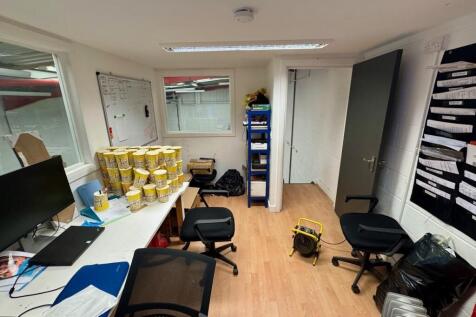 22 Hawthorn Centre 46.jpg