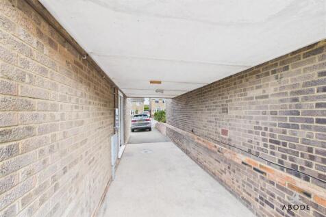 CAM02696G0-PR0691-STILL003.jpg