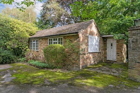 Detached Home Office / Potential Annexe