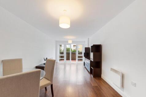 Spacious and contemporary two-bedroom, two-bathroom riverside apartment. Available furnished, part-furnished, or unfurnished to suit individual requirements, the property combines comfort, flexibility