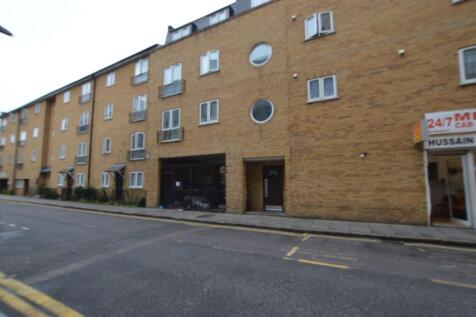 *MUST BE SEEN* Wonderlease are delighted to present to the market for rent this spacious one bedroom flat in Shadwell. This property benefits from one double bedrooms, open plan kitchen/living room, f