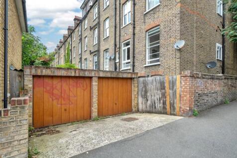 A safe and secure Garage situated in Kilburn, NW6. Available for an immediate move in.