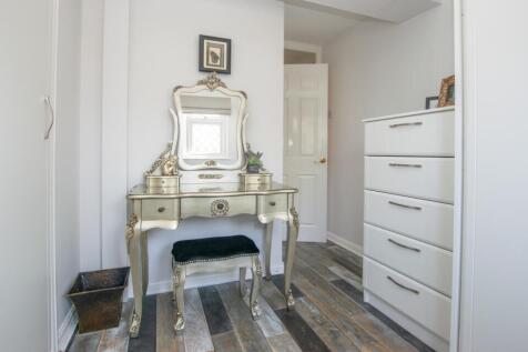 Ensuite dressing room