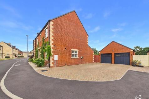 Driveway / Street View