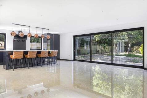 Open-plan kitchen / dining to garden