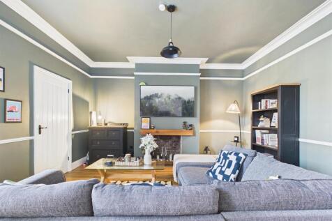 lounge 1.jpg