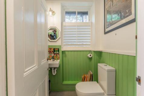 5 bed, 3 bath Detached in Glasgow - Photo 46