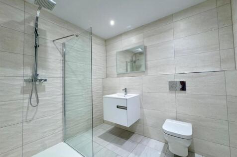 Master ensuite.jpg