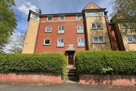 Lovely, spacious three bed apartment conveniently located in Fallowfield and being ideally placed for public transport, City Centre, Withington & Didsbury. Accommodation comprises of lounge, fully fit
