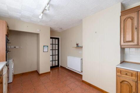 3 bed, 1 bath Link Detached House in Leeds - Photo 7