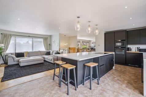 Kitchen and sitting room