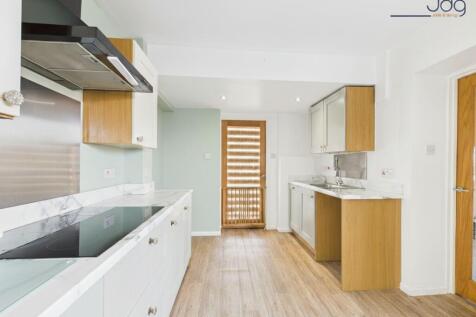 Open Plan Kitchen Diner with Sliding Doors to the Garden