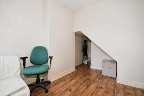 BEDROOM 2.jpg