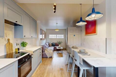 6 Bedroom House in DH1 4GA