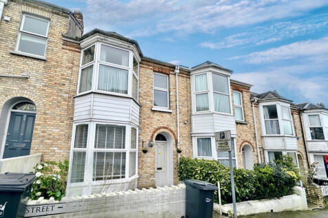 4 Bedroom terraced house