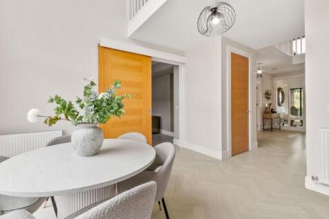 5 bed, 5 bath Detached in Glasgow - Photo 10