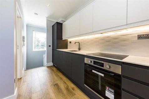 A beautifully designed one double bedroom apartment on the top floor of this property near Kew Gardens Station. The property has been renovated throughout, and includes an open plan living kitchen, ba