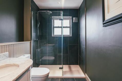 Master En-Suite Shower Room