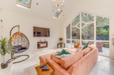 KITCHEN, SITTING ROOM AND LOUNGE/DINING ROOM