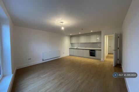 We are delighted to offer this top floor, 2 bedroom, 1 bathroom apartment located in the heart of Crosby. The property comprises of: Shared hallway, stairway and landing. Open plan kitchen and li... *