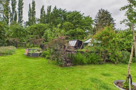 CAM03674G0-PR0527-STILL014