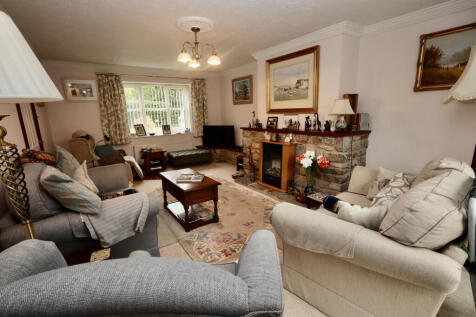 Double aspect sitting room