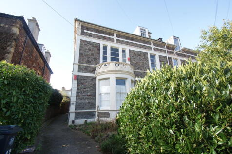FANTASTIC 2 DOUBLE BEDROOM APARTMENT IN A SUPER LOCATION JUST OFF CHANDOS ROAD IN REDLAND. This first floor apartment comprises good size living room with stripped wooden flooring, additional study ro