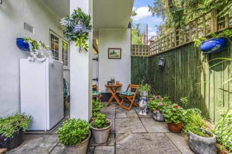 2 Park Close, TW1...