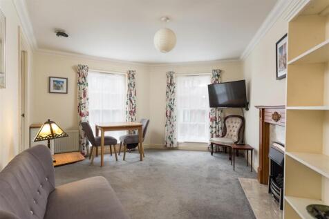 OPEN PLAN LIVING SPACE