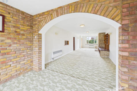 CAM03852G0-PR0437-STILL015