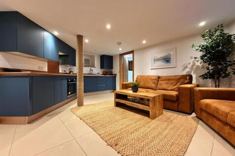 Livign Towards Kitchen.JPG
