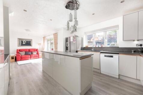 Kitchen/Family Rm