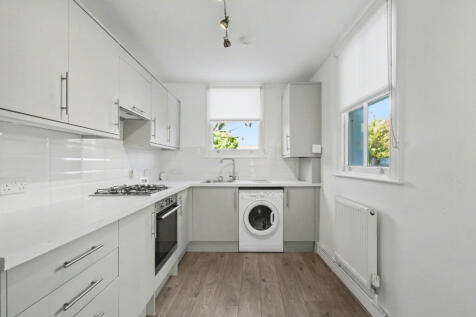3.KITCHEN.JPG